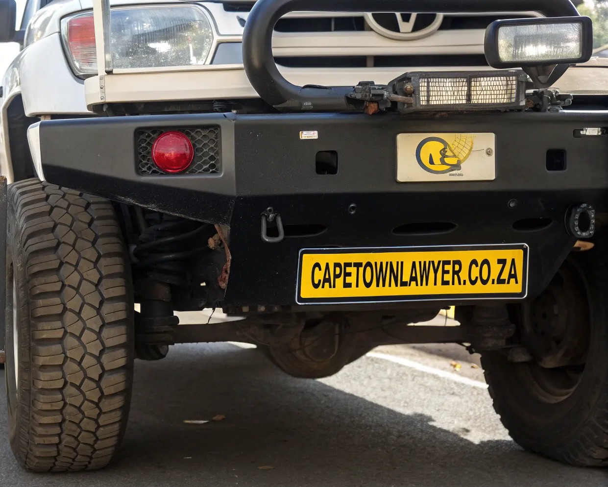 Car with number plate CAPETOWNLAWYER.CO.ZA