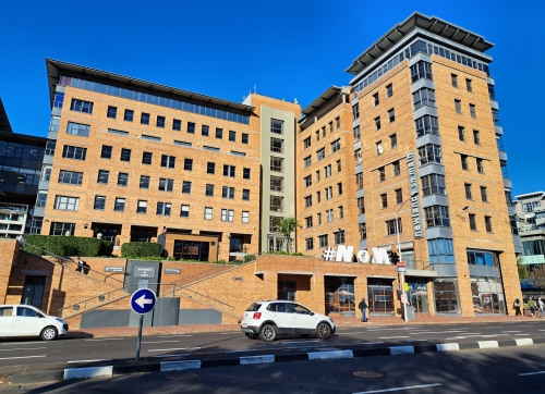 Newlands on Main building in Claremont